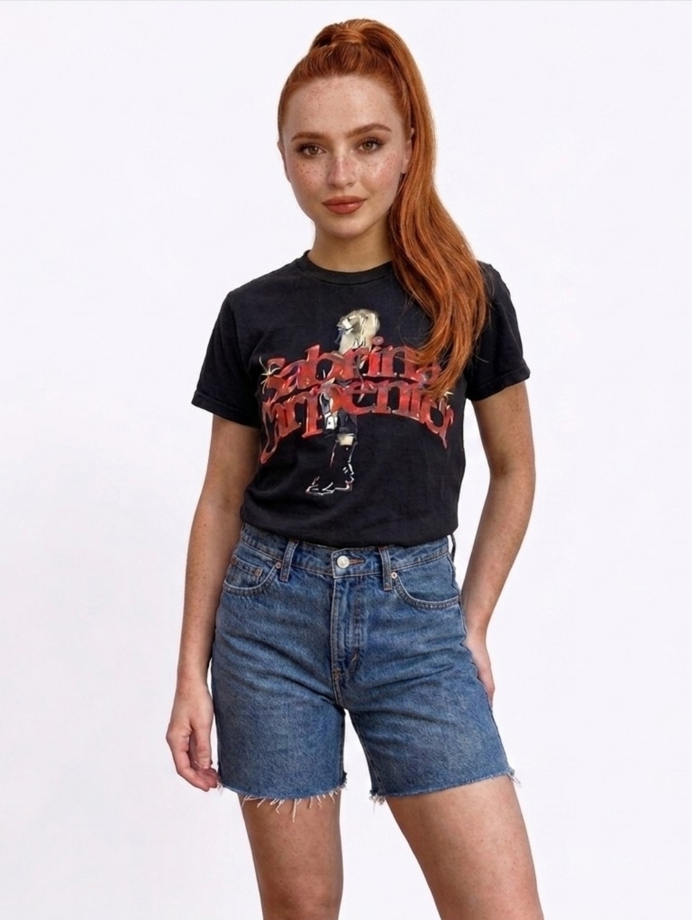 Sabrina Carpenter Black Red Short Sleeve Tee Medium